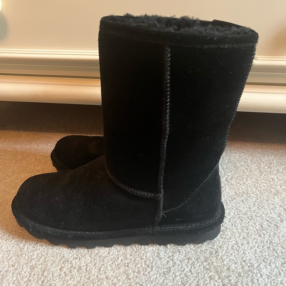 Women’s Size 8 Bearpaw Black Boots